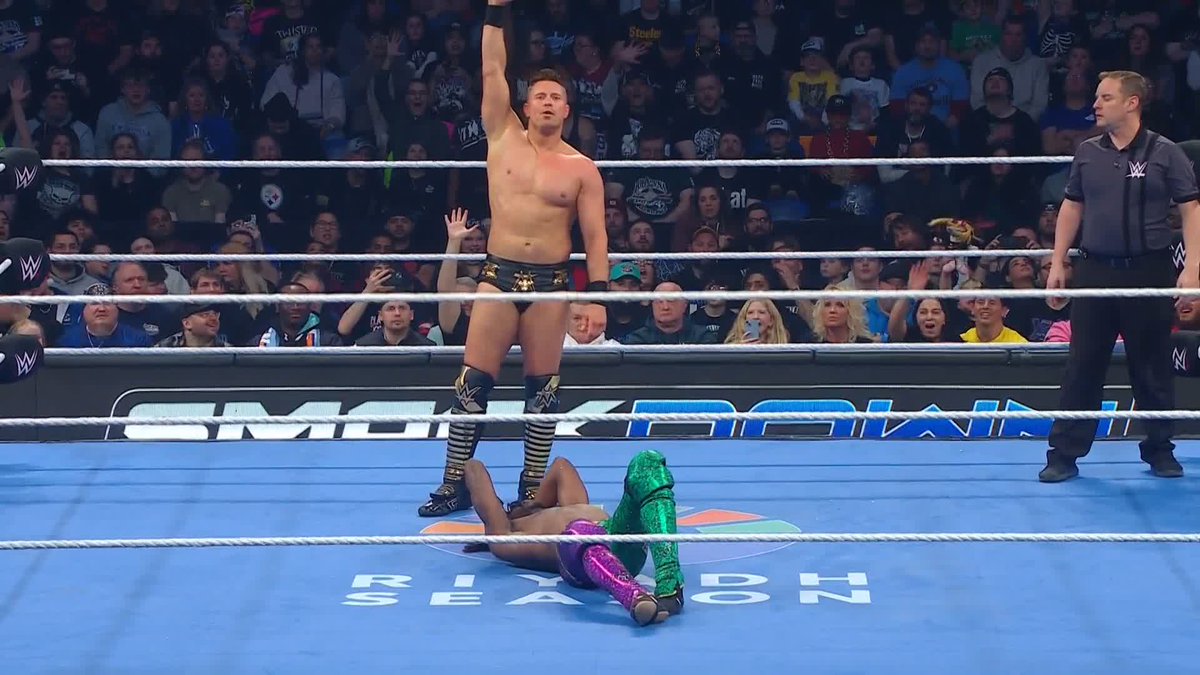 .The Miz and Je’Von Evans are putting on a show! 👏