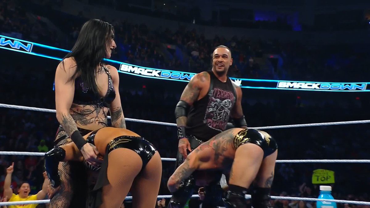 THAT'S TEAMWORK! ๐ RheaRipley_WWE Damian Priest
