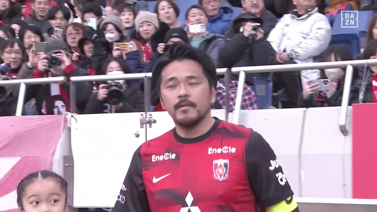 No.30が再び埼玉スタジアムへ 興梠慎三が2人のお子さんと 引退試合のピッチへ入場！ J1リーグ通算ゴール数歴代2位の ストライカーのラストダンスを見逃すな！ 🏆興梠慎三 引退試合 URAWA REDS 2017 vs KASHIMA ANTLERS 2007-09 📱#DAZN ライブ配信中
