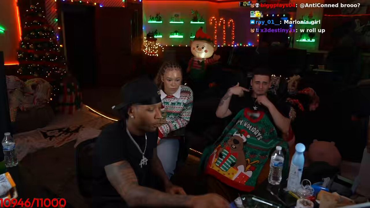 Silky &amp; Lacy revealed that there’s been someone dressed as Pennywise showing up to the FaZe house trying to give them stream ideas &amp; stood in front of Darla’s car 👀😳