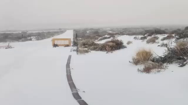 ⚠️ Así amaneció el Teide, recordamos que los accesos se encuentran cortados. Las rachas de viento han superado los 130 km/h