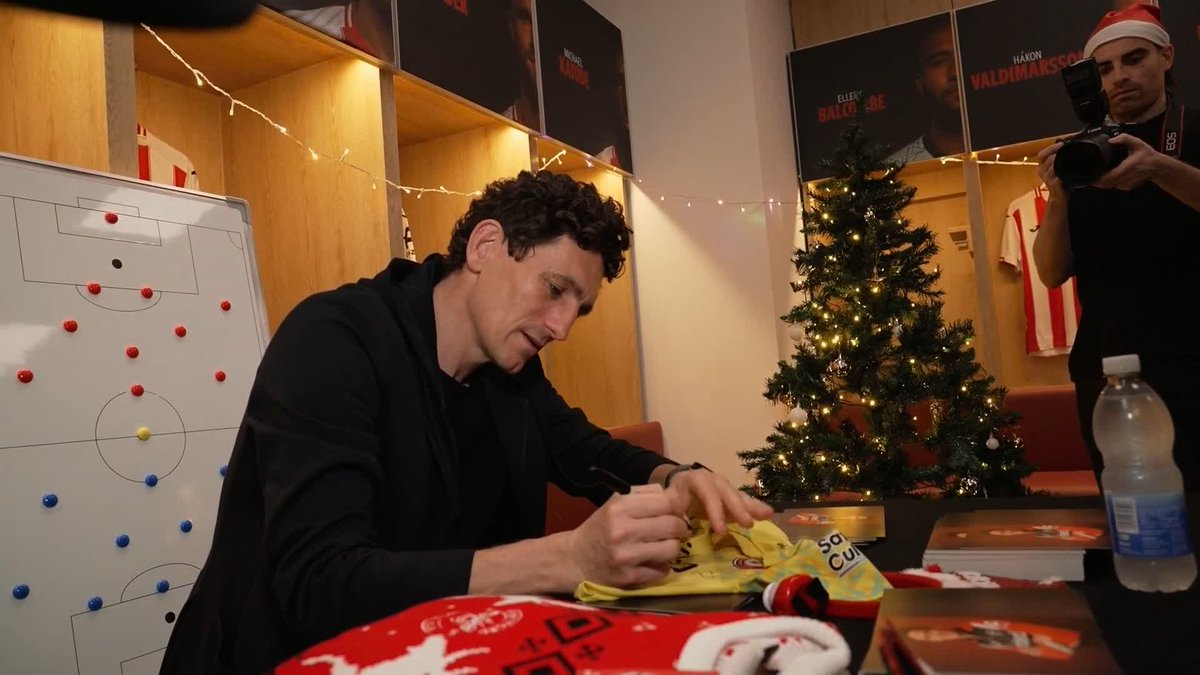 "The game has always been about players &amp; fans" Brentford head coach Keith Andrews welcomed Brentford fans to the Gtech Community Stadium as it was transformed into a winter wonderland 🎄