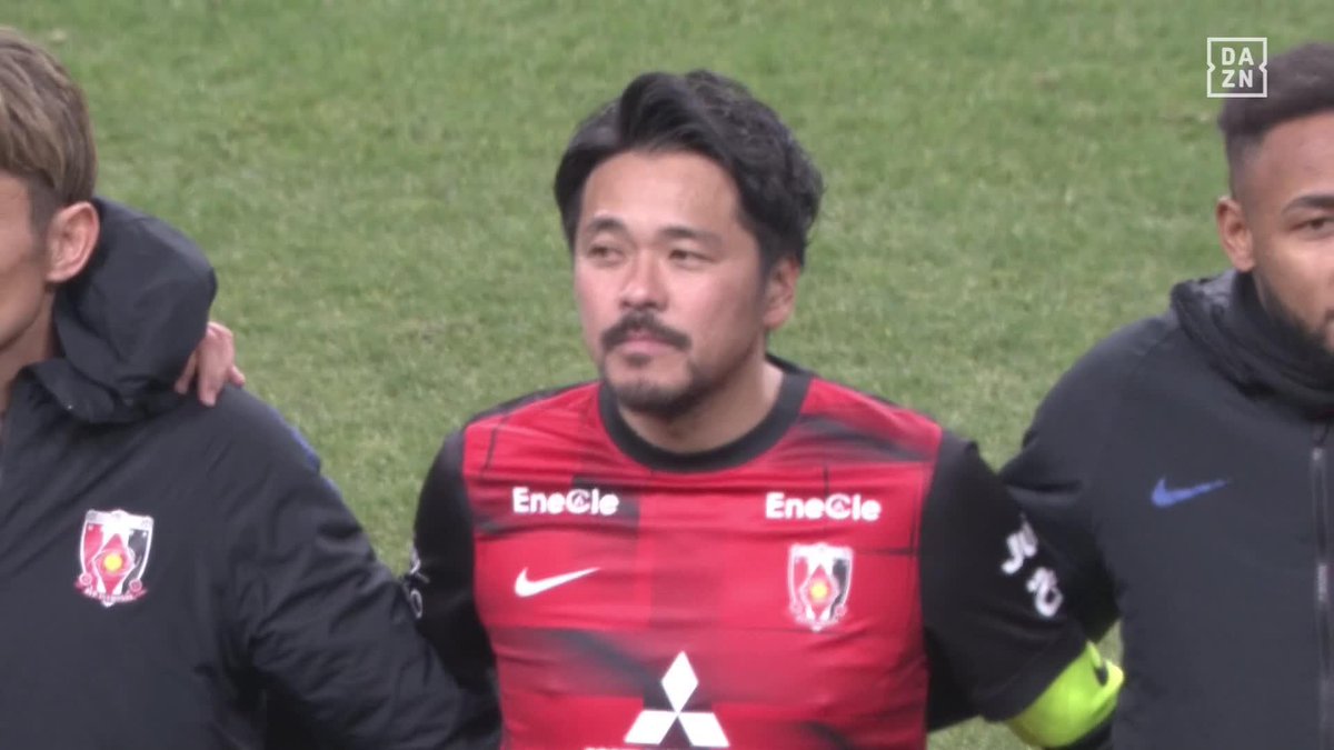 最後のWe Are Diamonds ACL2017を獲った時を思い出すような光景 かつて在籍していた選手たちも声を重ねる 過去と現在が興梠を起点に交わる あまりにも美しい光景と歌声 🏆興梠慎三 引退試合 URAWA REDS 2017 vs KASHIMA ANTLERS 2007-09 📱#DAZN 見逃し配信中