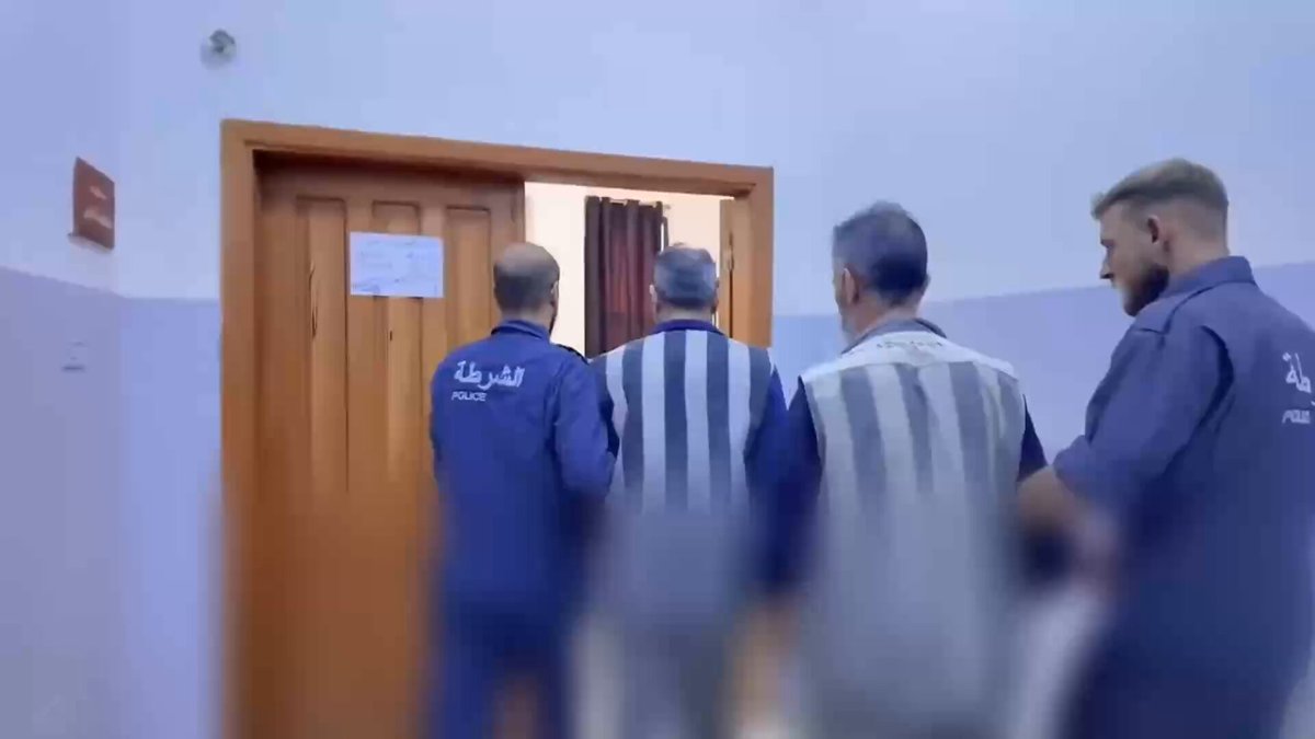 🔴 Suriye'nin Humus bölgesinde cinayet işleyerek hırsızlık yapan iki suçluya idam cezası verildi.