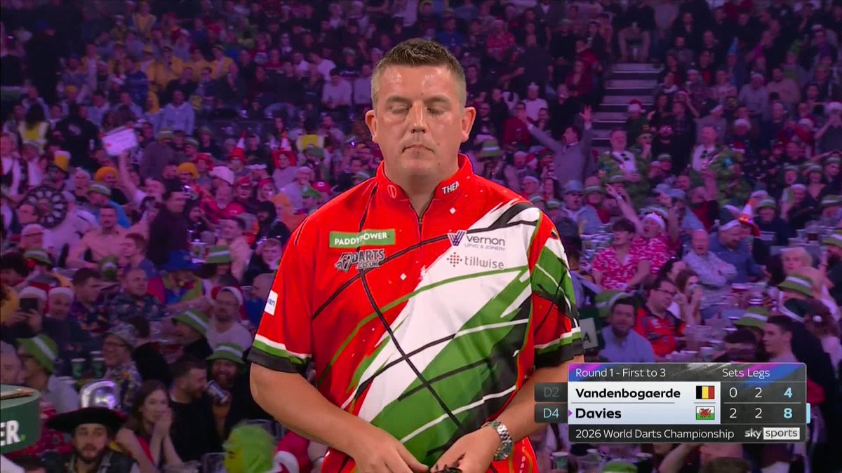 David Davies progresses to round two, where he will face Luke Littler... 👀