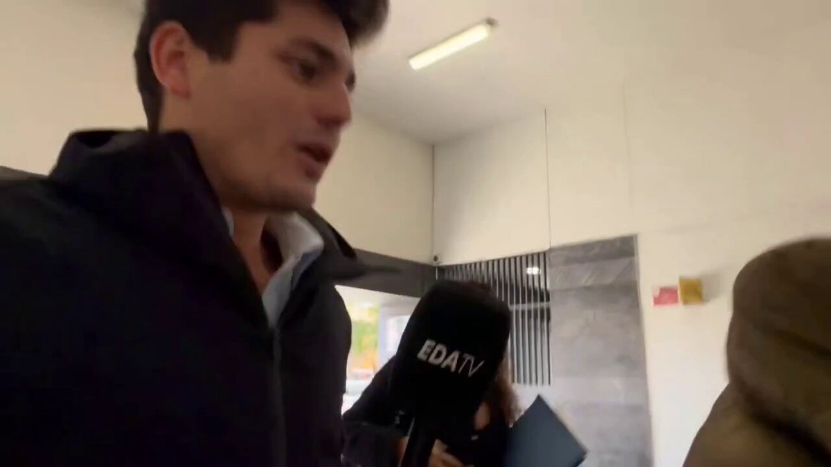 Don Vito Quiles caza a Leire Díez a la salida del calabozo. ¡Eres muy grande!
