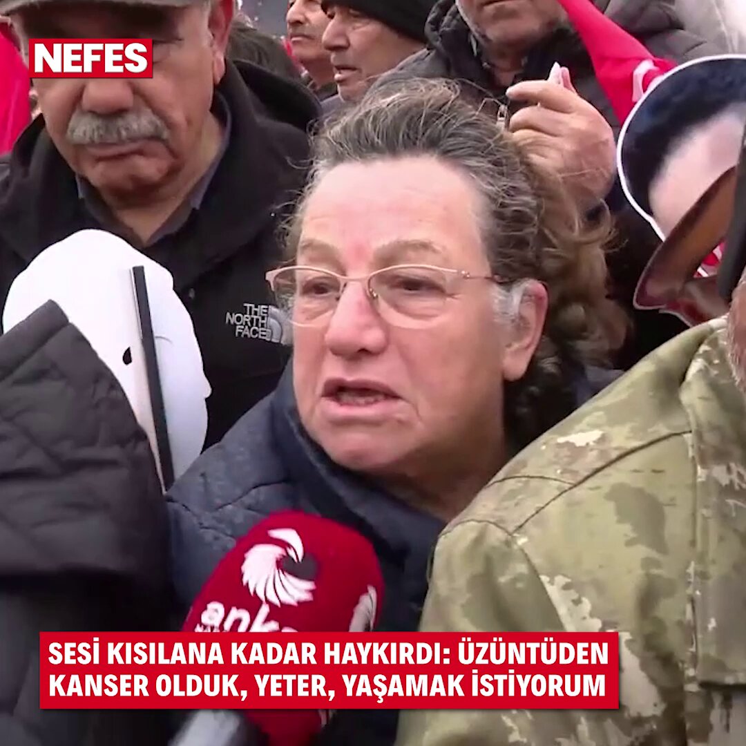 Sesi kısılana kadar haykırdı: Üzüntüden kanser olduk, yeter, yaşamak istiyorum! CHP Genel Başkanı Özgür Özel'in Kayseri'de düzenlediği mitinge katılan bir teyze, tüm ailesinin kanser olduğunu belirterek "Kanserden öldü çocuğum, eşim kanser, mide kanseri. Ben kanserim, göğüs kanseri. Üzüntüden kanser olduk. Yeter, yeter, yeter. Bir oğlum kaldı, bir oğlum. Yaşamak istiyorum, yaşamak. Başka bir şey istemiyorum" dedi.