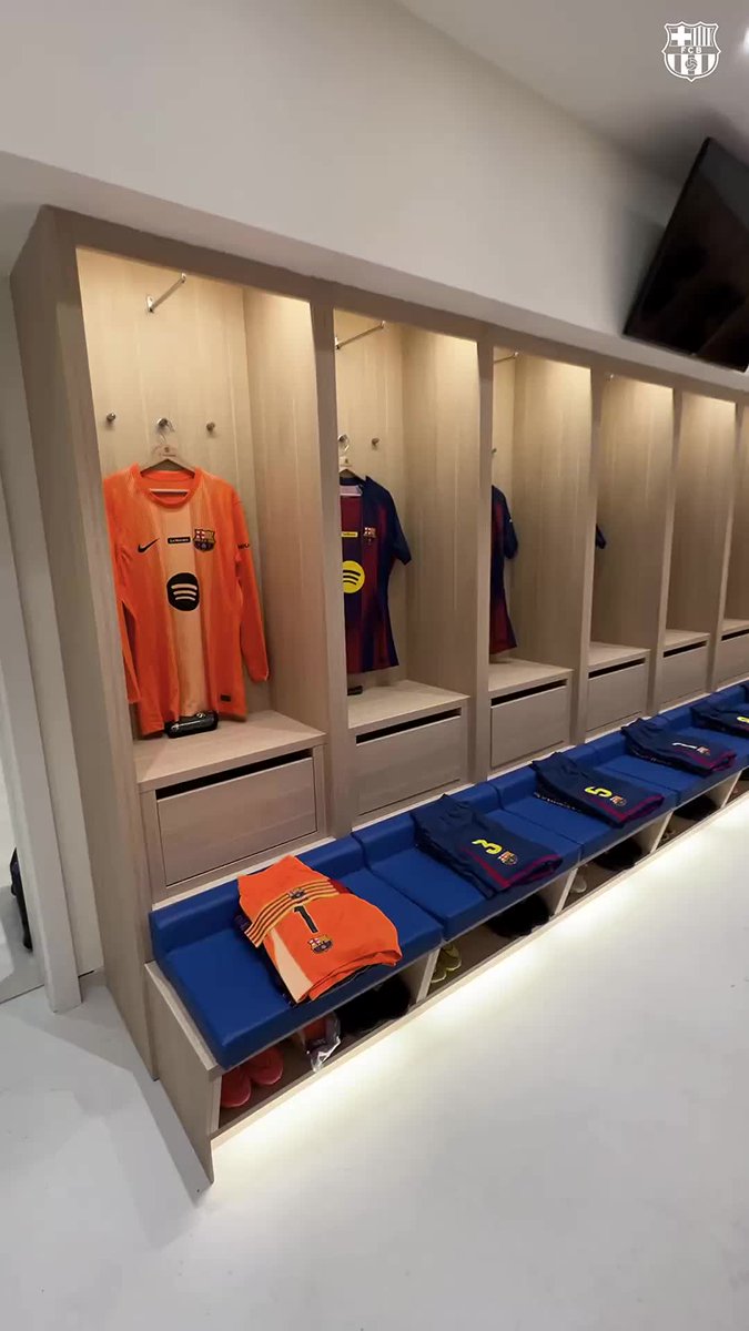 Welcome to our dressing room 🔒 #BarçaOsasuna