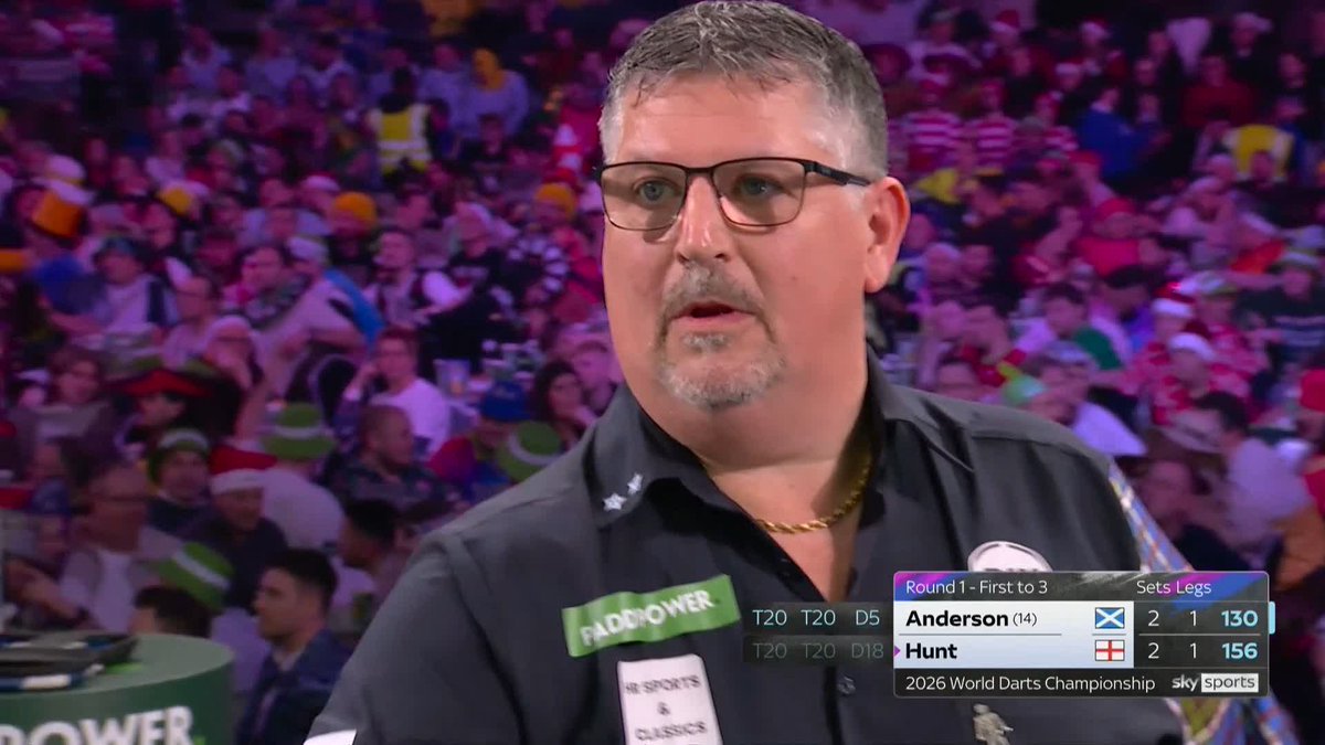 ANDO ONE AWAY! Gary Anderson has turned the tide in this contest, as he breaks the Adam Hunt throw and is now one away from a place in Round Two! 📺 #WCDarts | R1