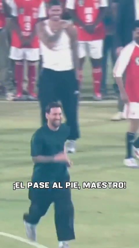 🤣 ¡PERO EL PASE AL PIE, MAESTRO! 🤣 Lo hicieron correr a Leo Messi en el amistoso de su gira en India...
