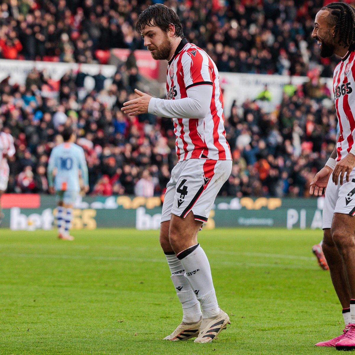 Come for the goal, stay for the cele 🕺 A first in red and white for Pearo.