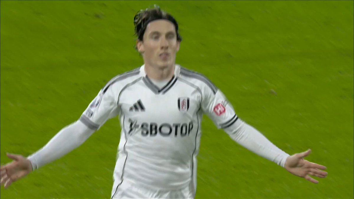 "Left-footers do it differently!" High praise for Fulham's Harry Wilson from Jamie Redknapp 👏