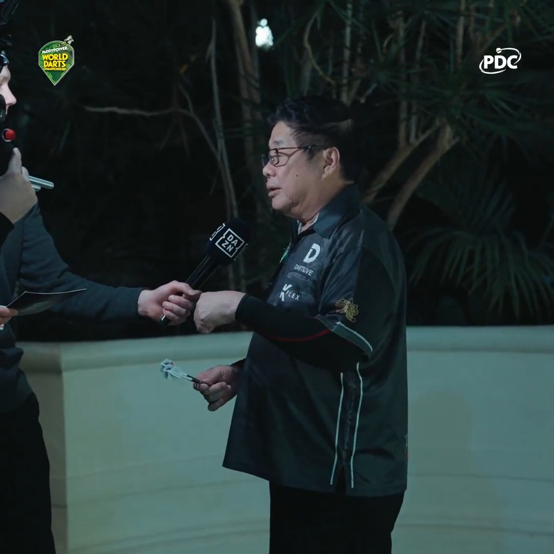 The Singapore Slinger is in the house! 🏠 #WCDarts | Paul Lim