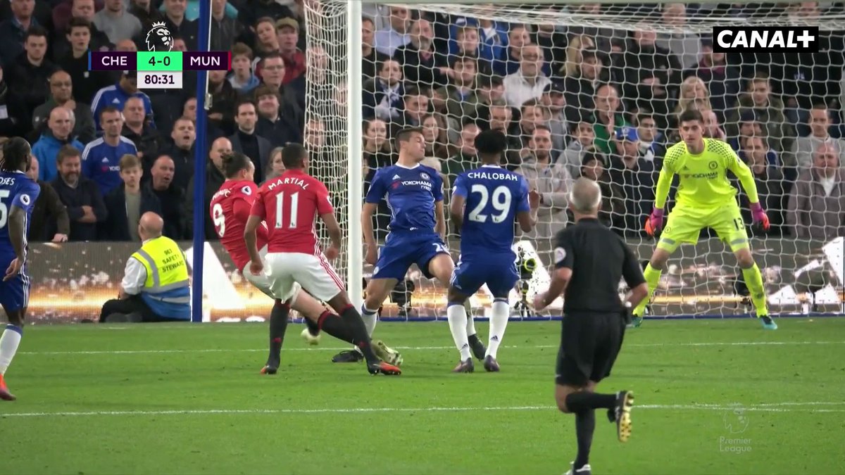 JOUR 13 : Les merveilles de Thibaut Courtois à Chelsea 🔥 Est-il meilleur que la légende des Blues Petr Cech selon vous ? 🤔 #PremierLeague