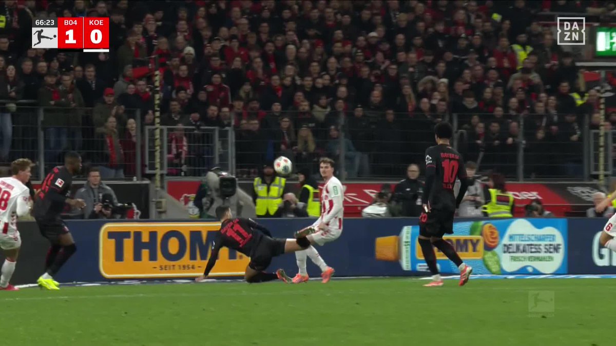 QUÉ AUTÉNTICA BARBARIDAD 🔥🔥🔥 TERRIER MARCA DE ESCORPIÓN 🦂😍 #BundesligaEnDAZN 🇩🇪