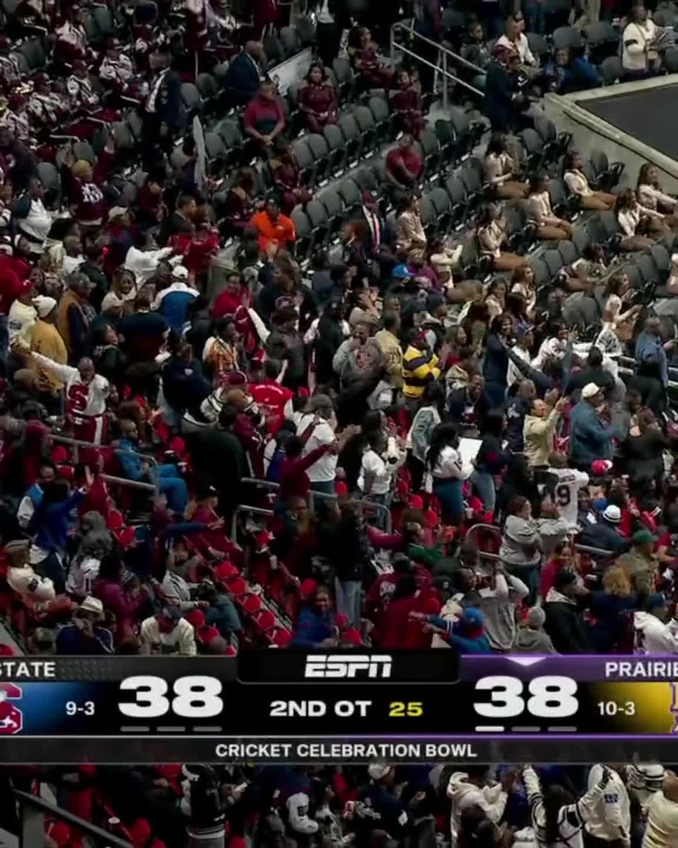 PRAIRIE VIEW MISSES THE FIELD GOAL TO SEND IT TO TRIPLE OT 😱 Watch the Cricket Celebration Bowl NOW on ABC and the ESPN App 🍿