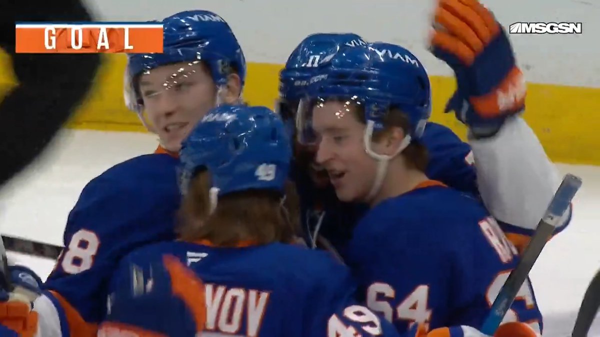 RITCHIE FINDS THE BACK OF THE NET! ISLANDERS UP 2-0! 🙌