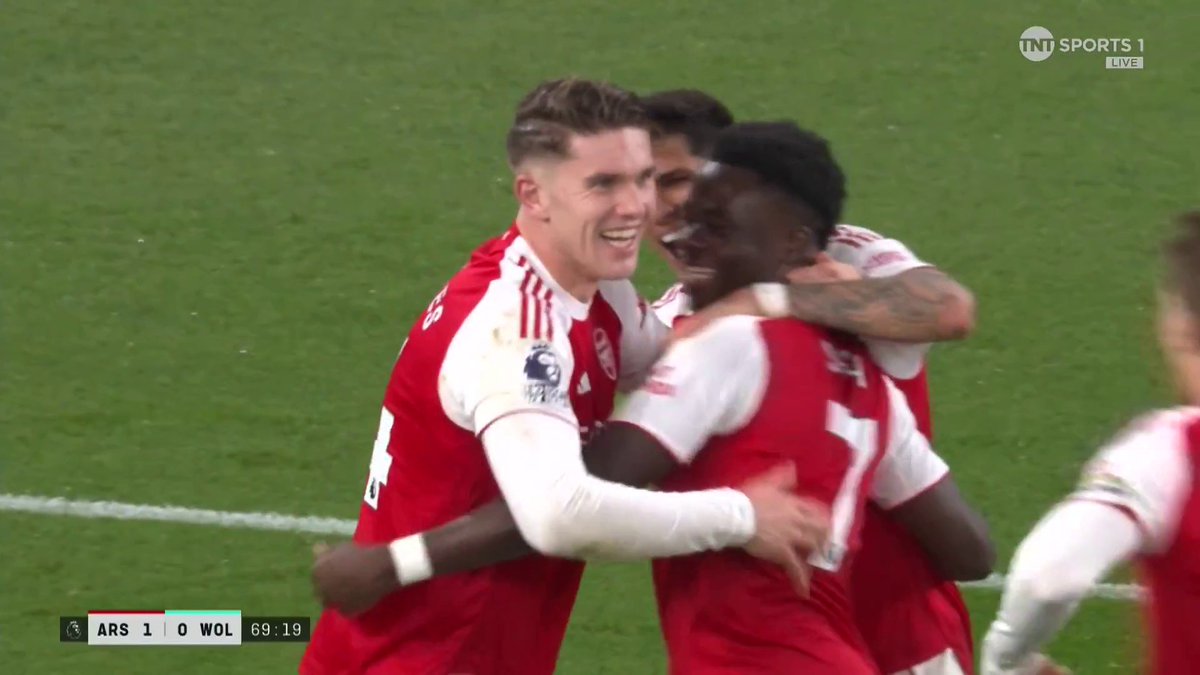 Arsenal have their breakthrough ⚽️ Terrible luck for Sam Johnstone as the ball bounces off his back into the net... TNT Sports & discovery+ UK
