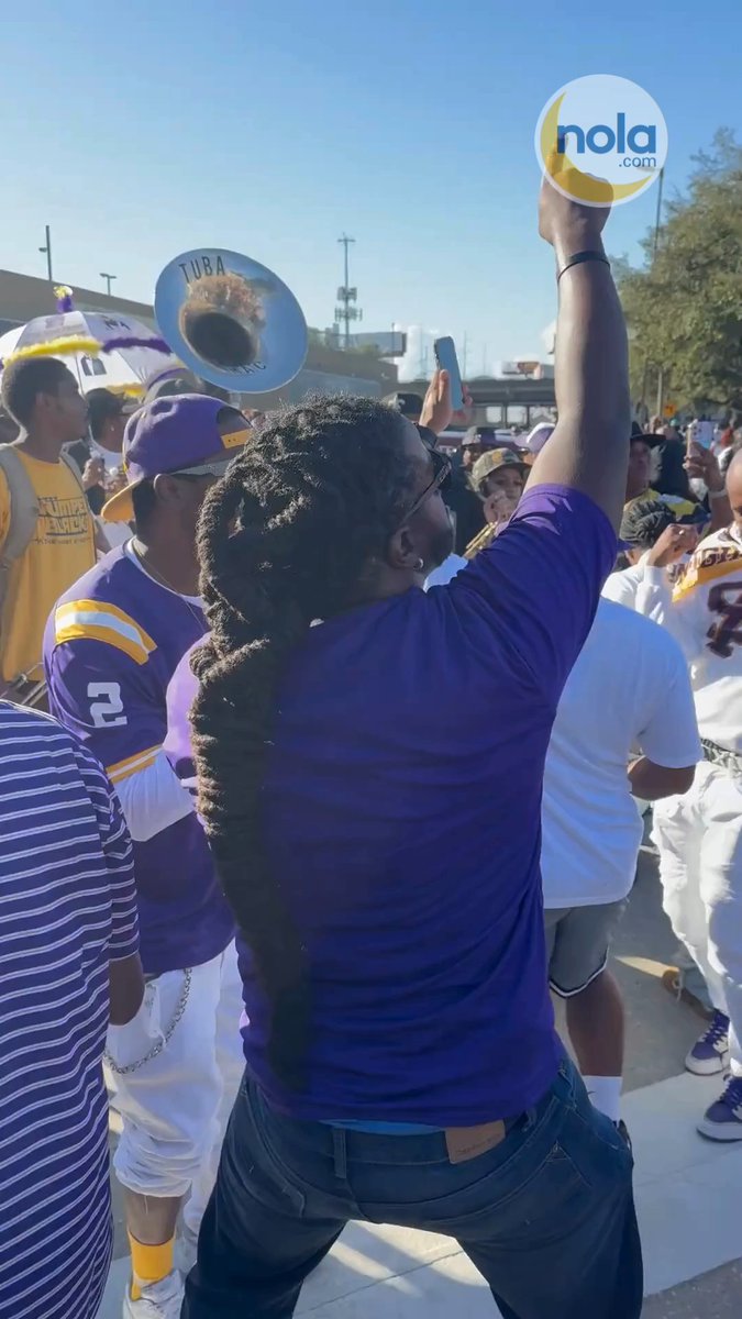 The party started early ahead of the highly-anticipated all-New Orleans matchup in the Louisiana non-select Division I state championship. Edna Karr and St. Augustine face off soon in the Superdome.