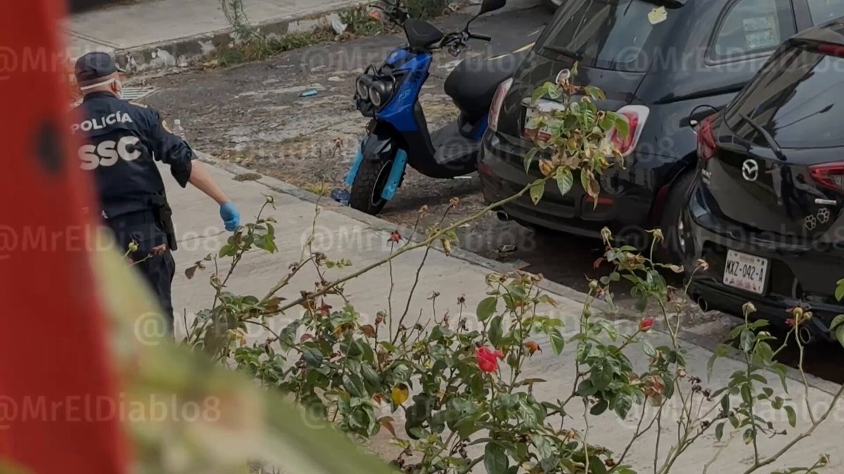 La víctima es un hombre de 32 años de edad, quien vivía solo en la UH Cuitláhuac, en Alcaldía Azcapotzalco, la Fiscalía CDMX ya indaga los hechos. QEPD #Video 🎥👇🏽