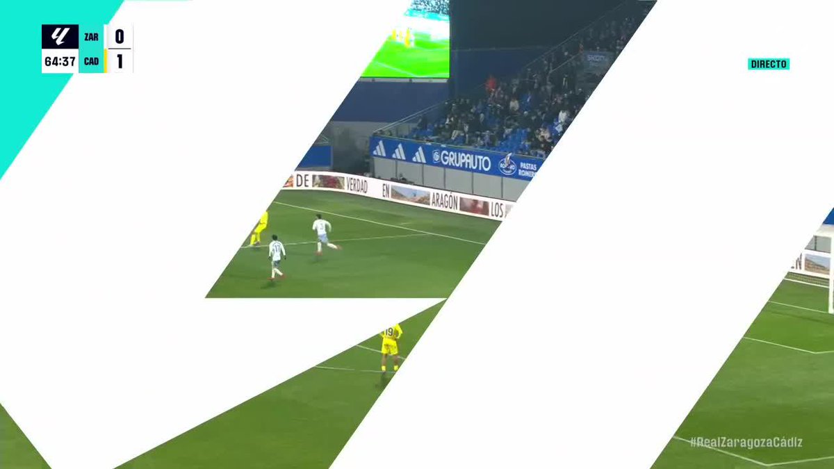 ¡PERO DIAKITEEEEEEE! 🎯 Ni el trineo de Papá Noel viaja tan rápido como este balón 🎅🏼 #LALIGAHYPERMOTION