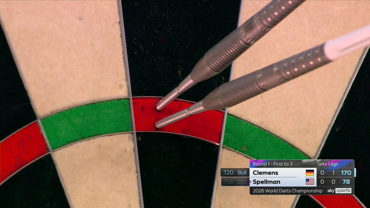 CLEMENS FINDS DER GROSSE FISCH!! 🎣 Reel it in Gabriel... The 170 checkout is found by the German Giant! 📺 #WCDarts | R1