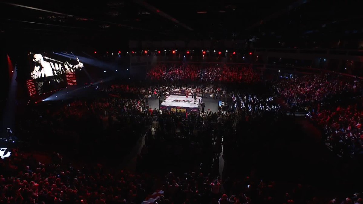 Renee Paquette announced that Claudio Castagnoli vs Konosuke Takeshita is the first time ever... that CMLL World Heavyweight Champion is wrestling the IWGP World Heavyweight Champion! AMAZING STAT.