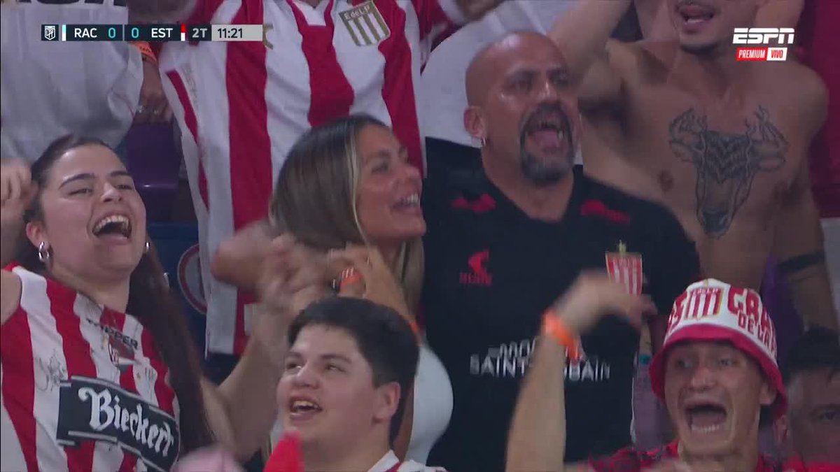 🏟️ VERÓN ALENTANDO CON LOS HINCHAS.