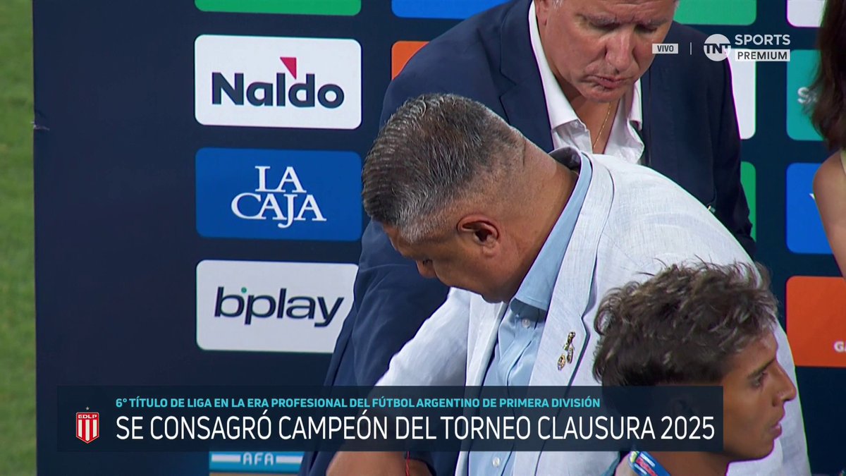 El pasillo de Estudiantes a los jugadores de Racing.