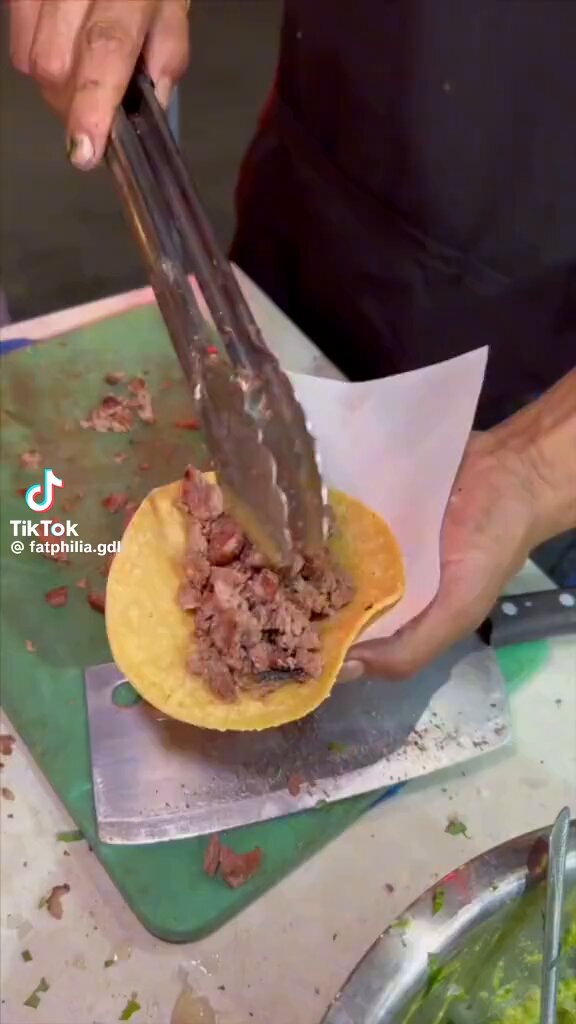 Mil veces prefiero la “india de latinoamerica” que tu puta Hambrientina con Milanesas y Choripanes. Antes de abrir el hocico, echale algo a tu tripa pinche mesero Milton Friedom5 ✈️ y si quieres verga estoy a la orden.