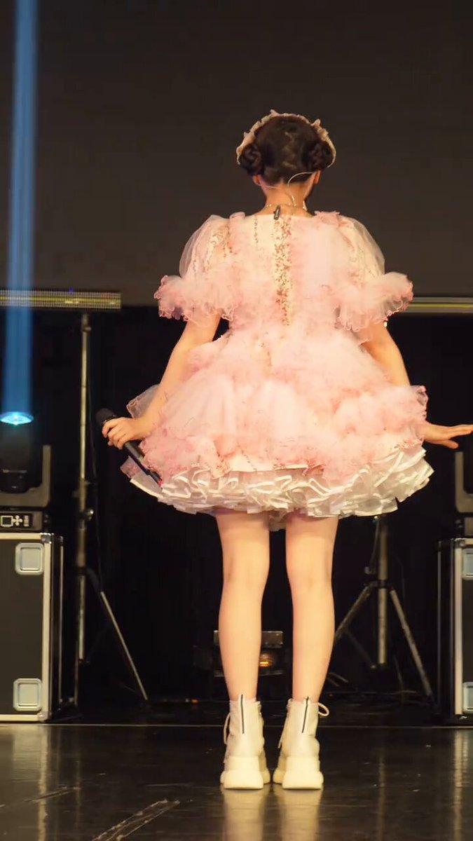 FRUITS ZIPPER 松本かれんちゃん、振り返った瞬間めちゃくちゃ小顔で頭身がTHE芸能人でびっくりした…