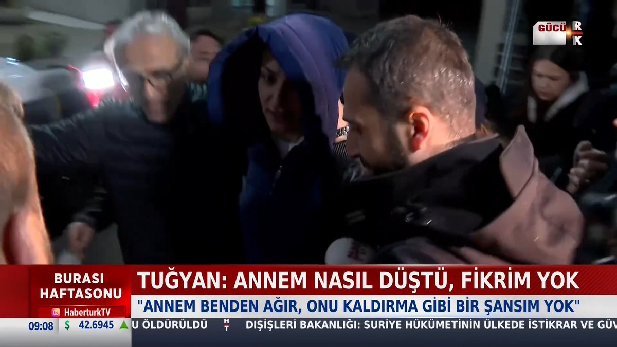 Güllü'nün ölümünde düğüm çözülüyor Şarkıcı Güllü'nün kızı Tuğyan Ülkem Gülter: "Annem nasıl düştü, fikrim yok. Annem benden ağır, onu kaldırma gibi bir şansım yok"