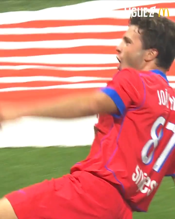 João Neves, um dos melhores do Mundo na sua posição, é pior que o Jorginho que teve de ir para o Brasil para ter relevância... 🤣