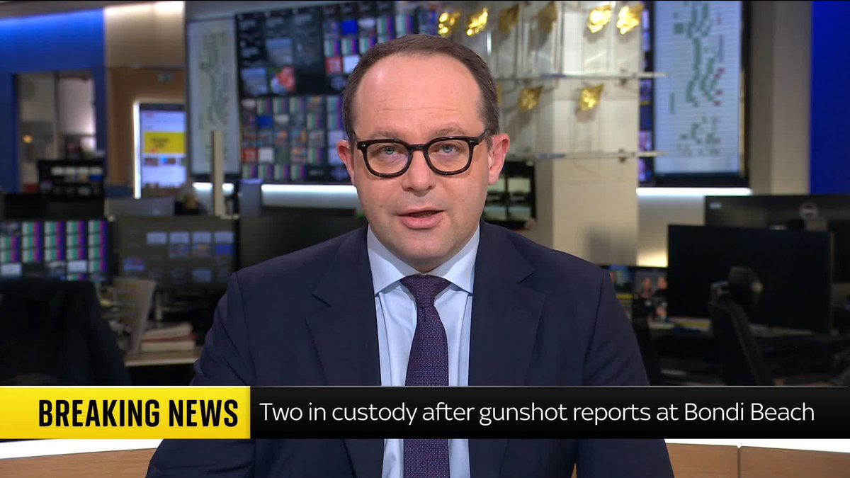 BREAKING: Police in Australia are responding to a "developing incident" at Bondi Beach. The operation is still ongoing, police say, after reports multiple shots were fired. The force has advised the public to avoid the area. ➡️ 📺 Sky 501 and YouTube