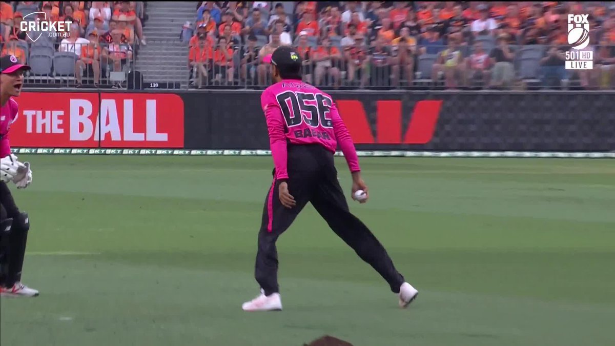 CATCH! Babar Azam takes a beauty to remove Mitch Marsh 👏 #BBL15