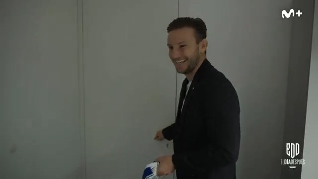 😁 Un cántico croata no es un cántico sevillano... ❤️ Mañana visitamos a Ivan Rakitic en #ElDíaDespués. 📺 21:00 en Vamos por M+.