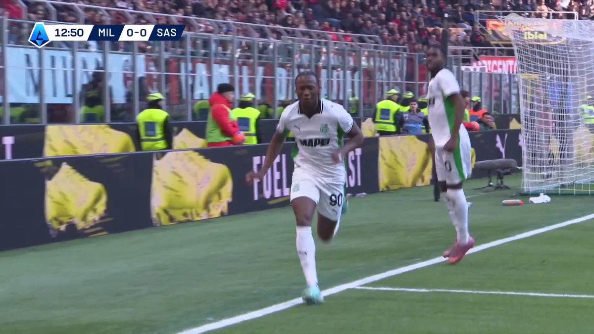Sassuolo get the lead against Milan at San Siro! Ismael Kone with a lovely finish using the outside of his boot 😮‍💨 📺 TNT Sports &amp; discovery+ UK