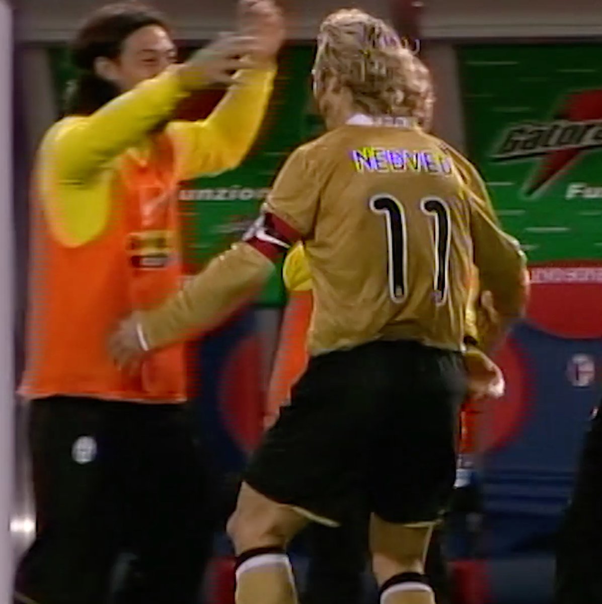 First touch, control, movement and goal! Run it back to this perfect Pavel Nedved’s strike against Bologna! 🍿🔥
