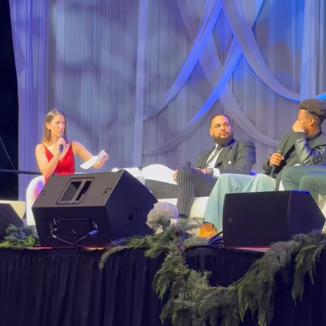 Bucs receivers ranked their teammates’ style at Mike Evans Family Foundation’s annual gala 😂