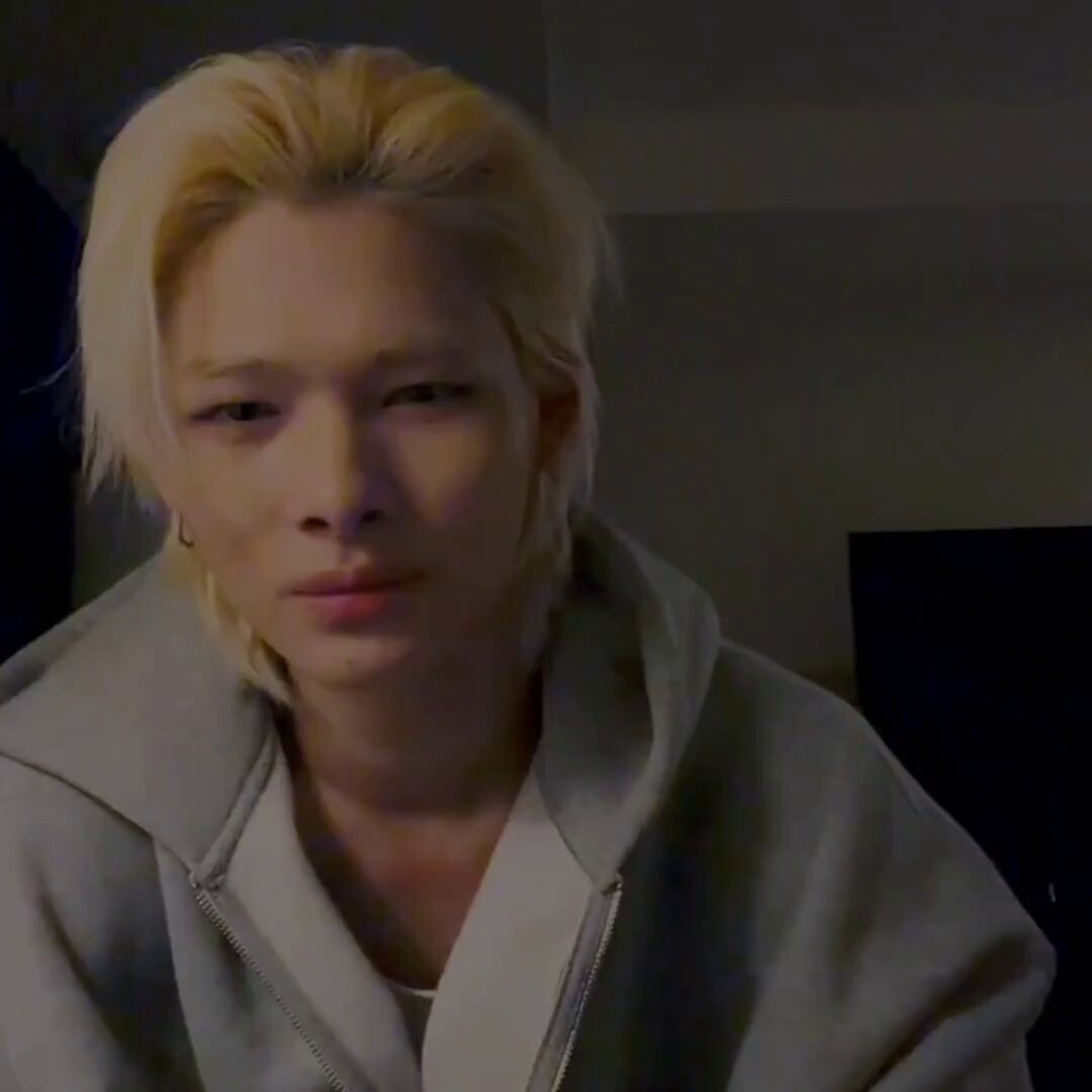 💬: did you drink? 🐥: yesterday , when I ate sushi with my family, i drank with my parents. after sending the rest of the family back to the hotel, i went to a bar with just my dad. it feels kind of weird to be able to drink in Japan. in Korea i could already drink two years ago. 🥹🫳🏻