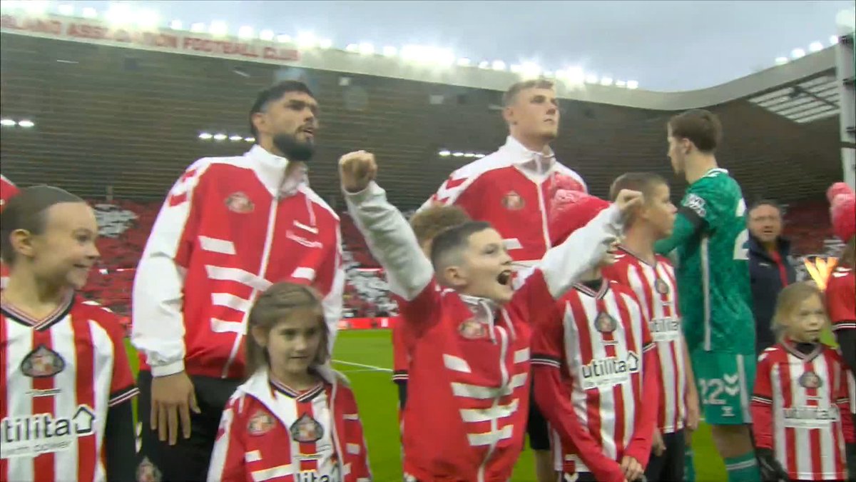 The noise, the tifo, Xhaka's smile, the mascot belting his heart out... The Wear-Tyne derby is BACK! 🔥