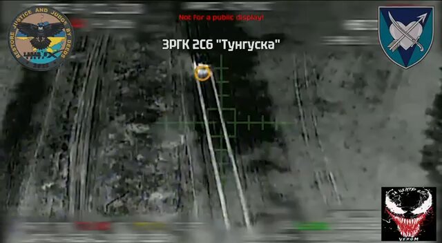 🔥🇷🇺Russian 2S6 «Tunguska» anti-aircraft missile and gun complex gets destroyed by the 🇺🇦Lasar’s Group with bomber drone on the left bank of the Kherson region