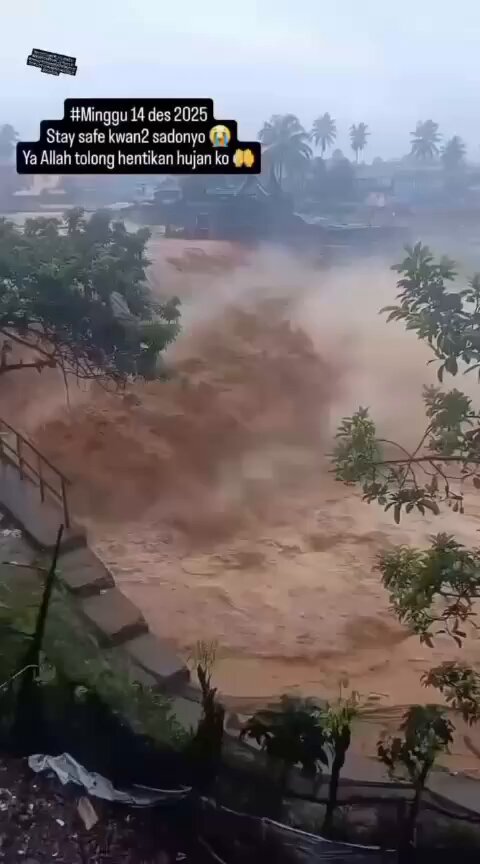 🇮🇩🚨 West Sumatra: Significant rise in water levels has been reported in several rivers in Padang City, including Batu Busuk, Guo Kuranji, and Gunung Nao Batang Kuranji, following prolonged rainfall. Authorities warn that the increase threatens residents along riverbanks and in low-lying areas. The Padang City BPBD advises the public to stay vigilant.