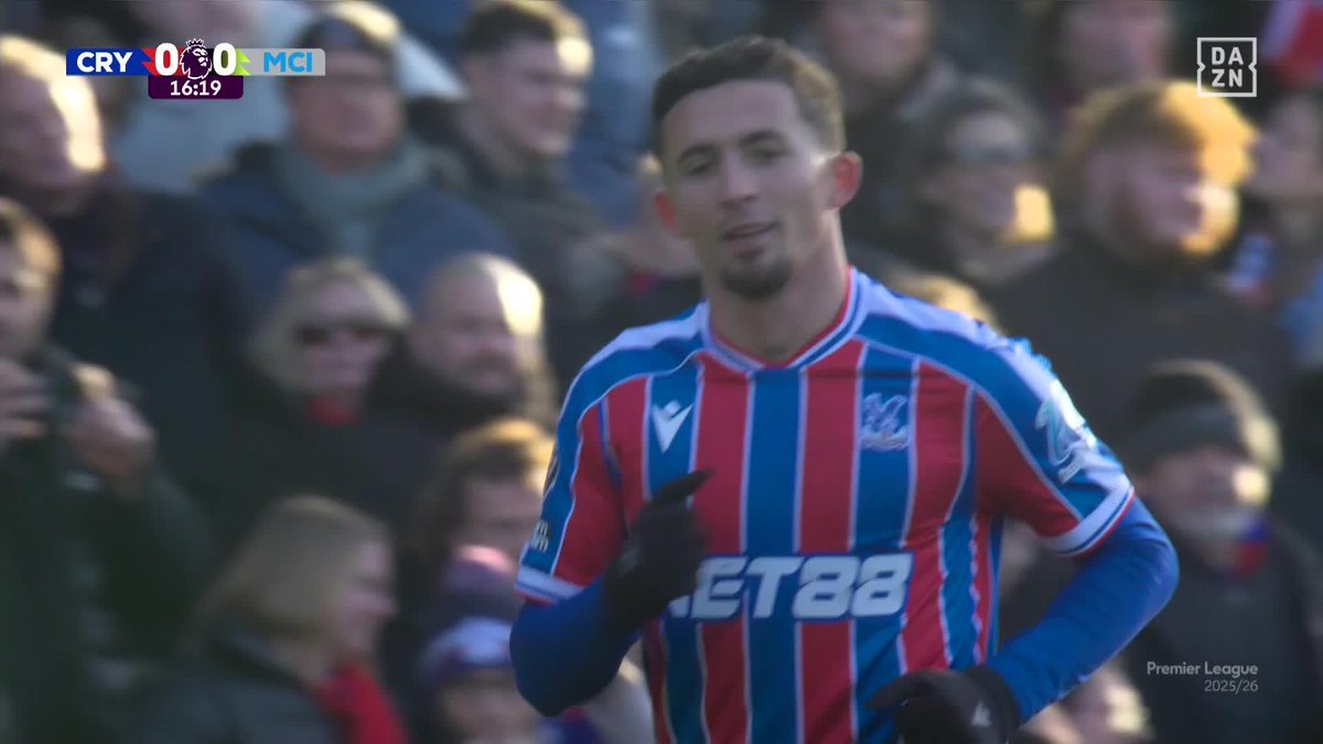 MADERA DE PINO 🪵🇪🇸 Tremendo susto del Manchester City, tras el mágico pase de Wharton y el travesaño de Yéremy Pino 🤯 #PremierLeagueDAZN ⚽🏴