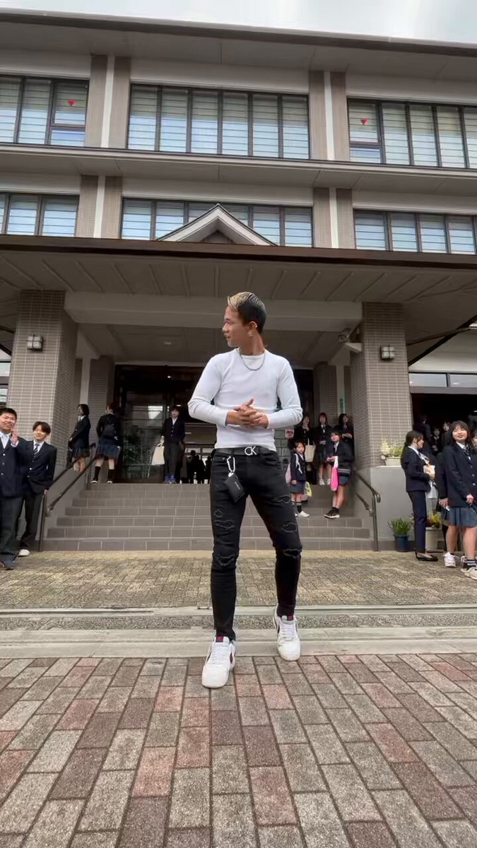 このタイプの横揺れダンスはじめてみたwww ガチ笑い止まらん