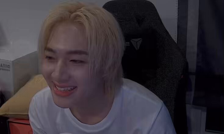 นุนิว : คนในเกมบอกว่าเพื่อนผมเป็น FC พี่ครับ เค้าบังคับให้ผมมาเล่นกับพี่🤣 ขอตอบในนี้น้า😂 บังคับเพื่อนให้มาเล่นด้วยเลยหรอ น่าเอ็นดูมาก /แม่คนไหนบังคับเพื่อนให้ไปเล่นเกมกับนุนิว จะบ้า สงสัยแม่กลัวลูกเหงา ~ ยัยเด่กหัวเราะไม่หยุด 555555555555/