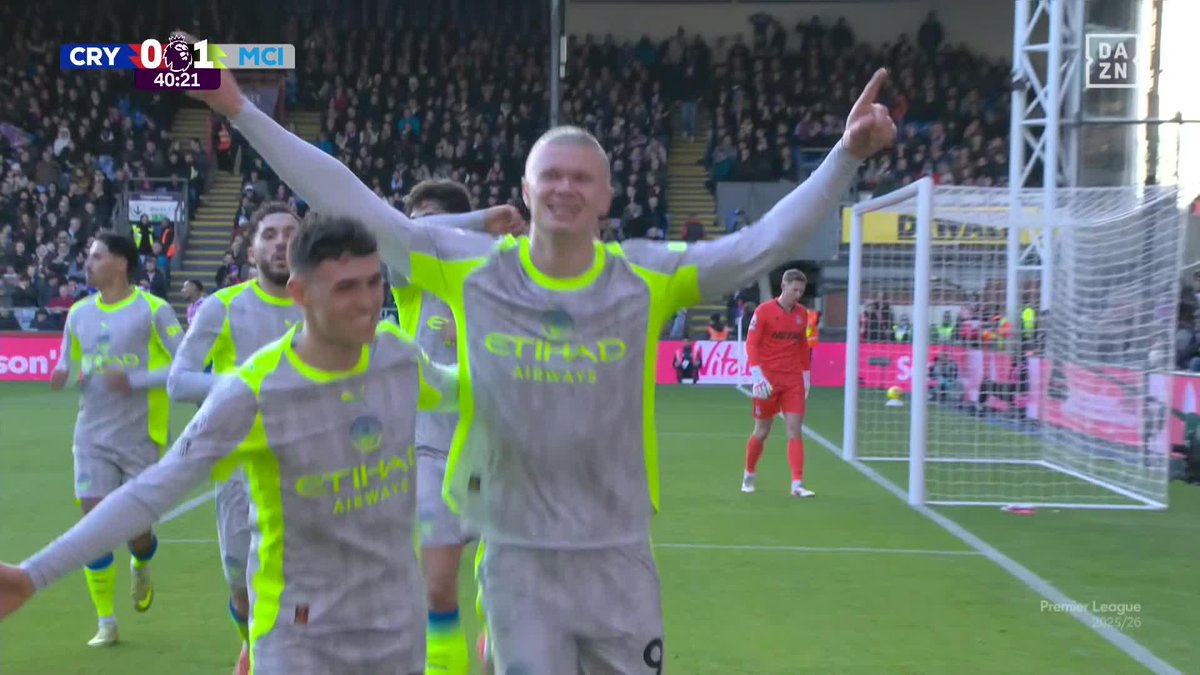 TODOS VIVIMOS EN EL MUNDO DE ERLING HAALAND 🤖🇳🇴 Qué cabezazo para romper un partido atascado contra el Crystal Palace 🦅 #PremierLeagueDAZN ⚽🏴