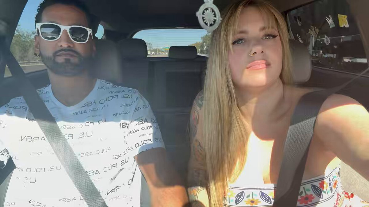 When you drive by us, you might get lucky 😏 📸 @DyceGraffiti #flashing #truckerflash #public #viral #trending #hotwife #swingers