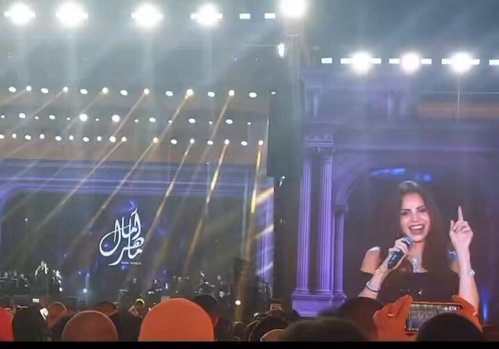 #امال_ماهر بصوت صادم ونشاز على المسرح والله فكرت حسن شاكوش اللي عم بيغني 🥴🥴🥴