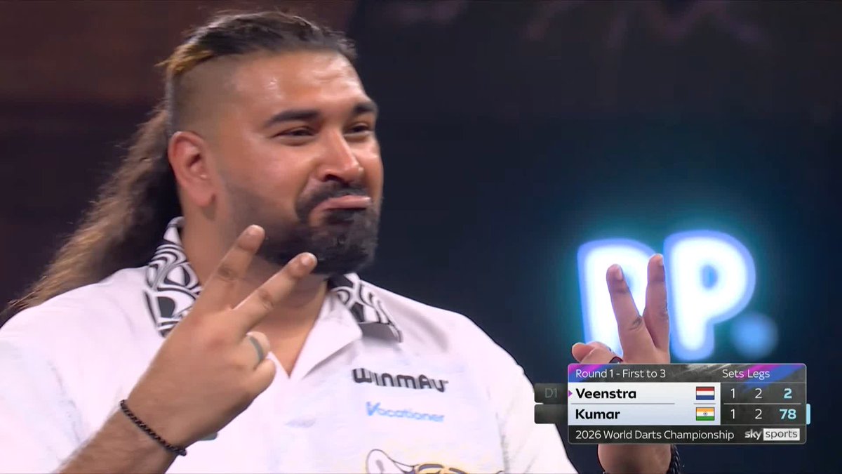 KUMAR AGAIN, OLE OLE 🎶 Nitin Kumar capitalises on missed set darts from Richard Veenstra to lead 2-1! What a match 🔥 📺 #WCDarts | R1